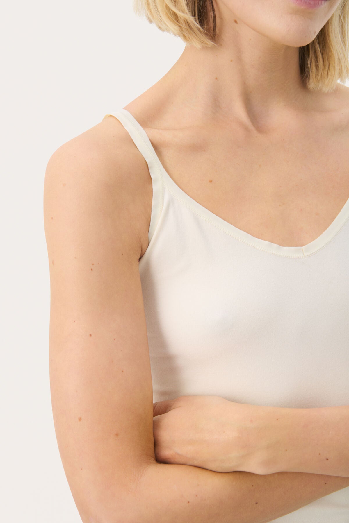 Part Two Hydda Whitecap Gray Singlet