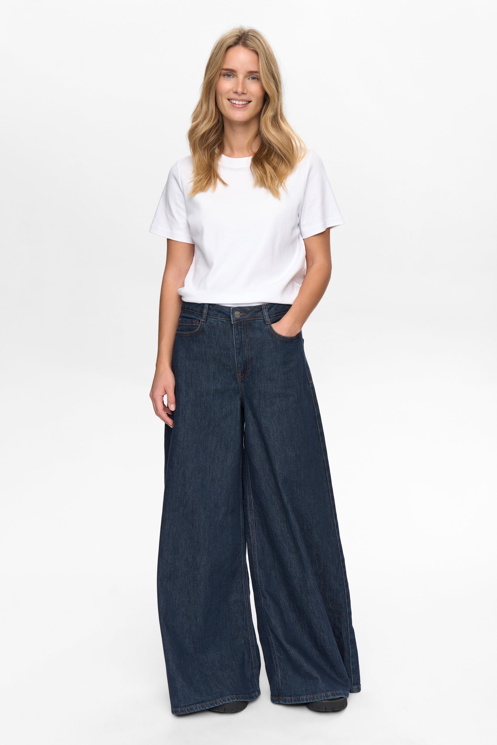 Numph Nuvenice Extra Wide Jean