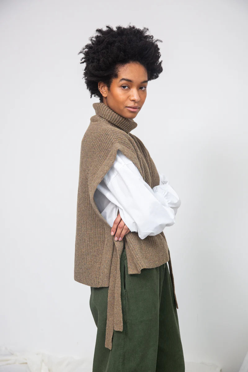 Beaumont Organic Kanon Taupe Knitted Vest