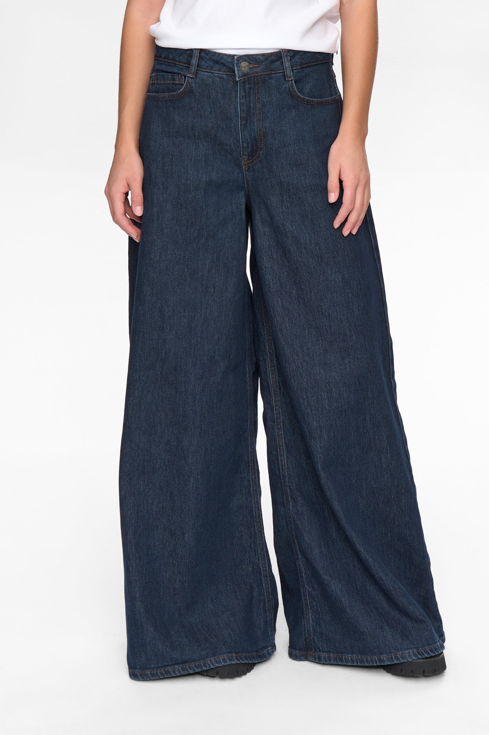 Numph Nuvenice Extra Wide Jean